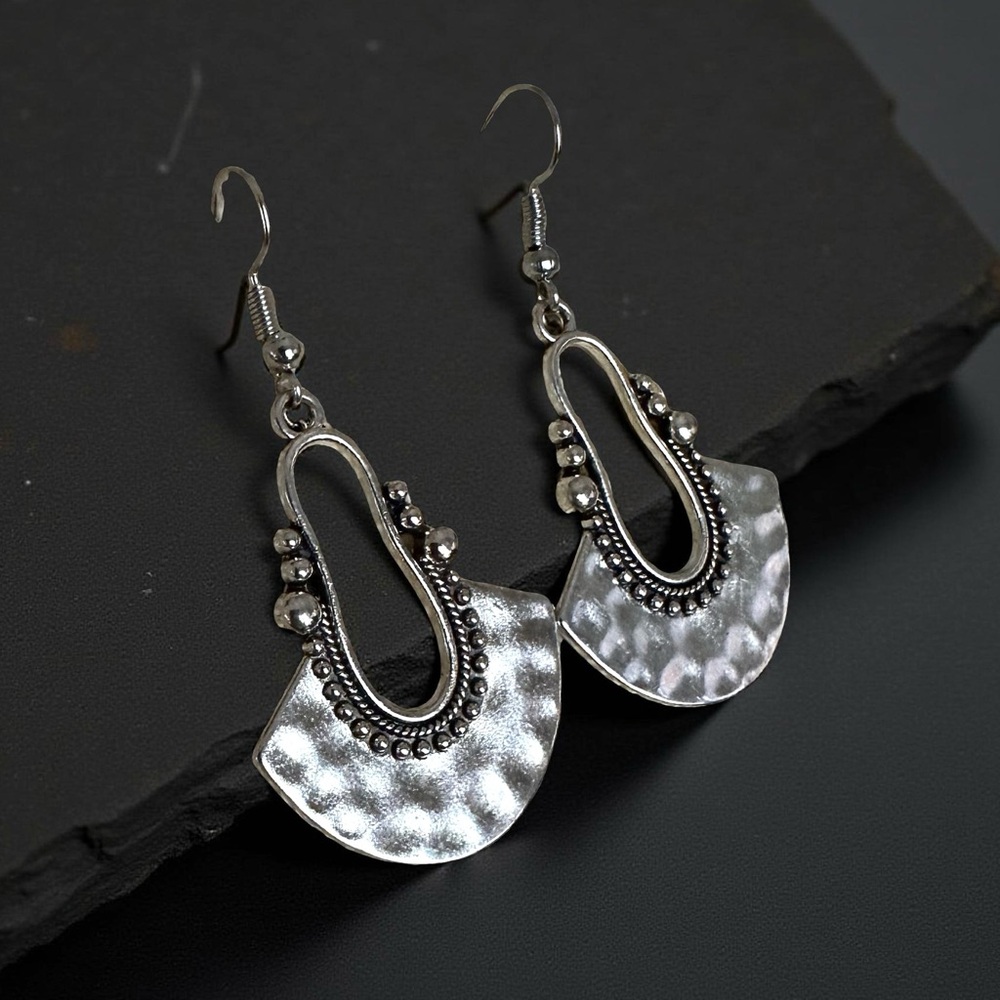 Silver Tone Textured Dangle Earrings Vintage Style Rustic Lightweight Boutique - Picture 3 of 4